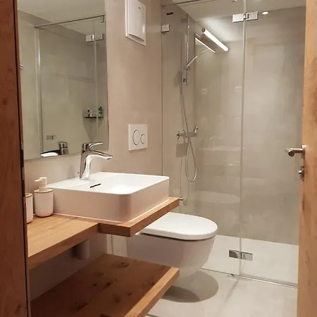 Britannia - Patagonia * Saas Fee