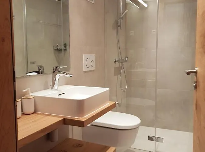 Britannia - Patagonia * Saas-Fee